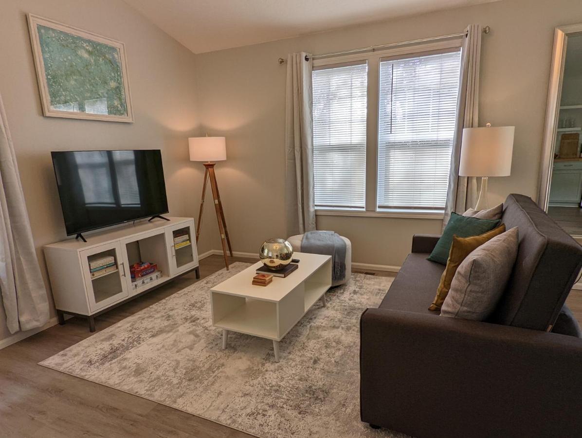 Contemporary 2-Bedroom Close To Downtown, Dining Eugene Luaran gambar