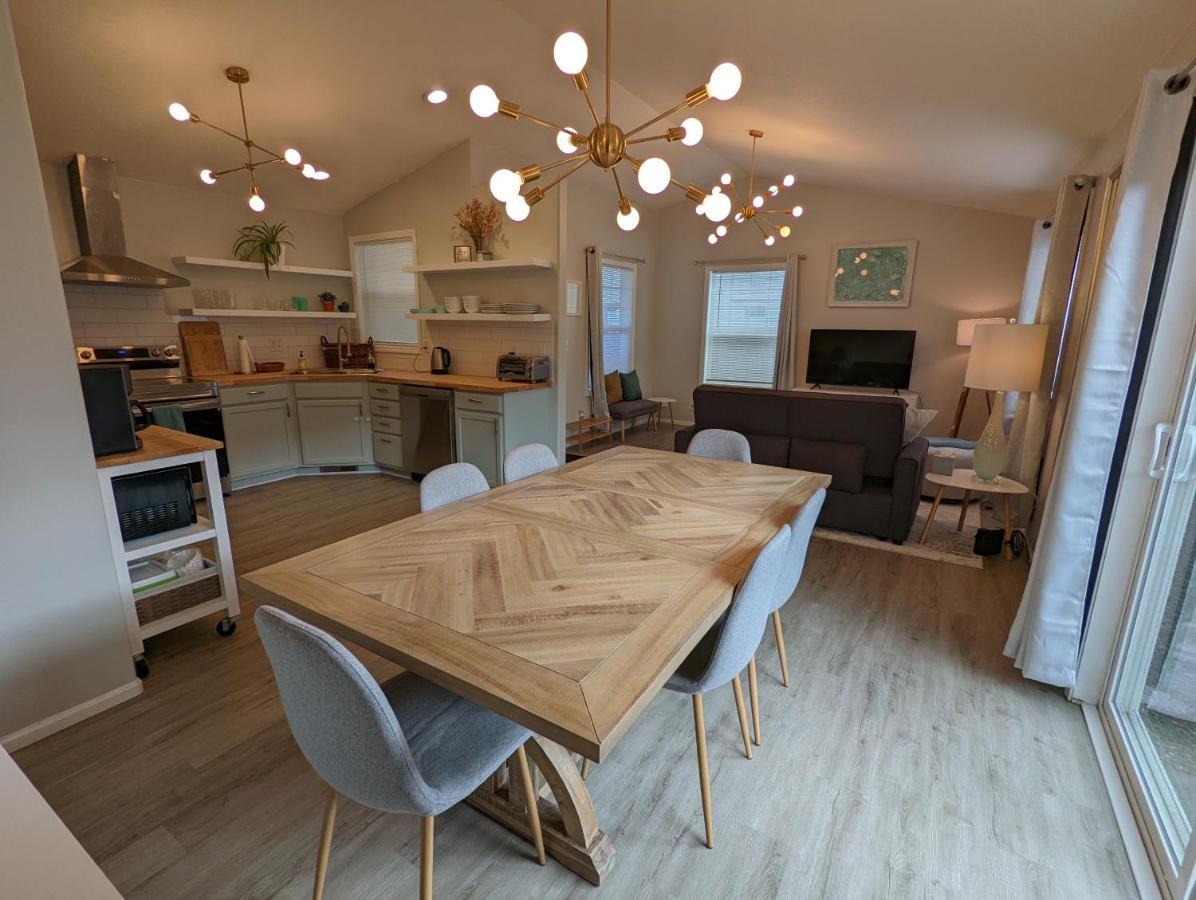 Contemporary 2-Bedroom Close To Downtown, Dining Eugene Luaran gambar