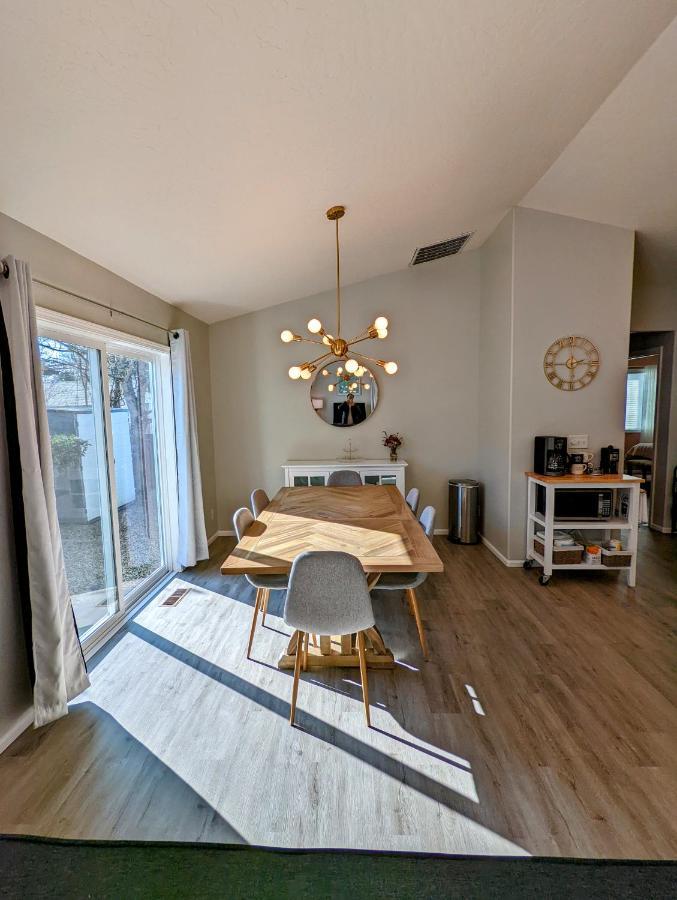 Contemporary 2-Bedroom Close To Downtown, Dining Eugene Luaran gambar