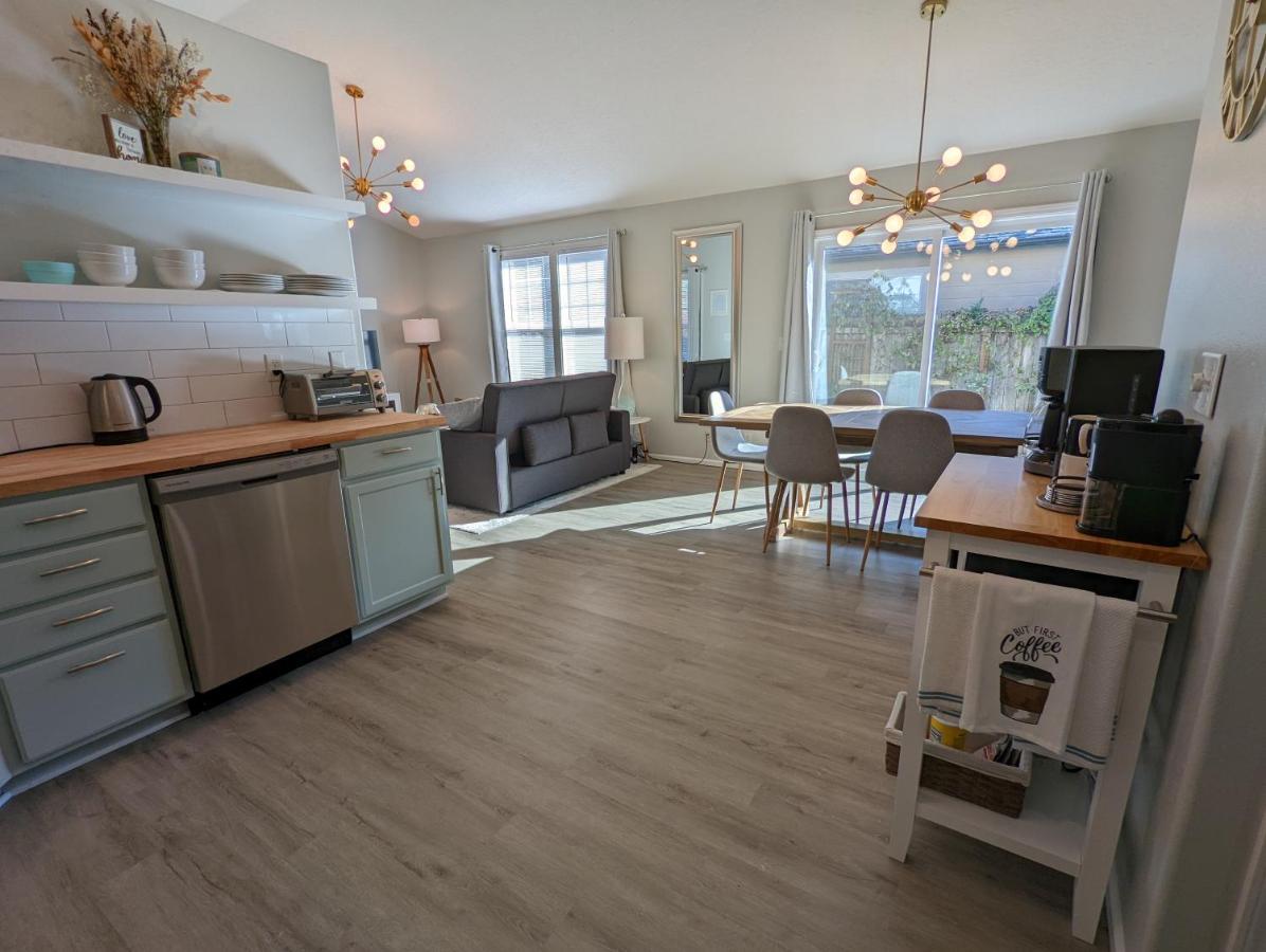 Contemporary 2-Bedroom Close To Downtown, Dining Eugene Luaran gambar