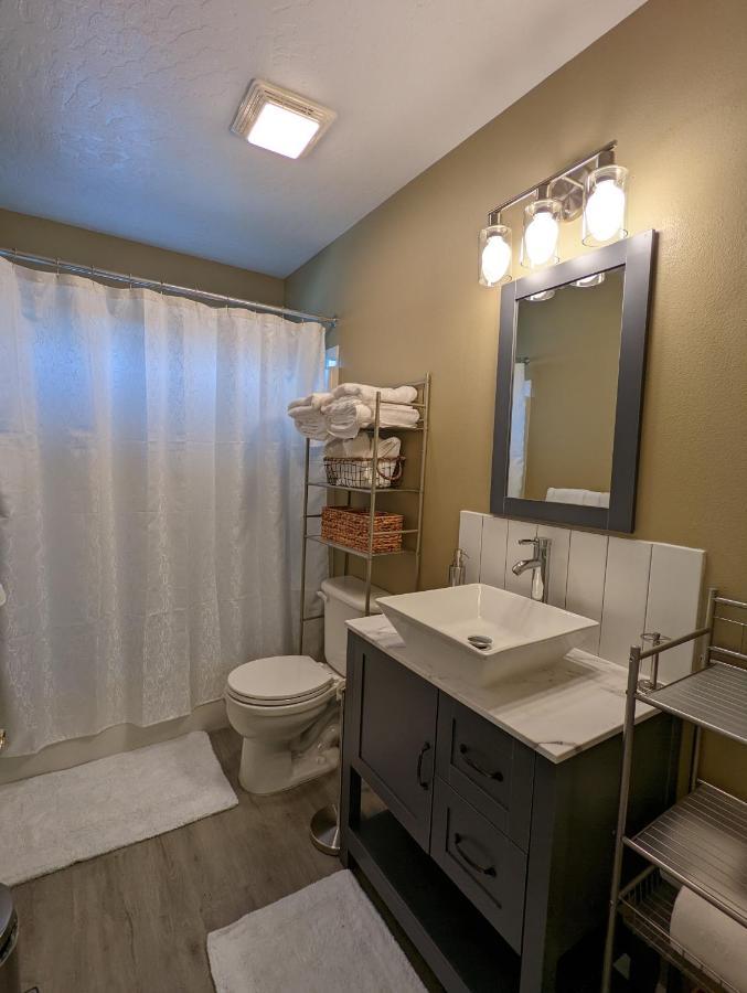 Contemporary 2-Bedroom Close To Downtown, Dining Eugene Luaran gambar