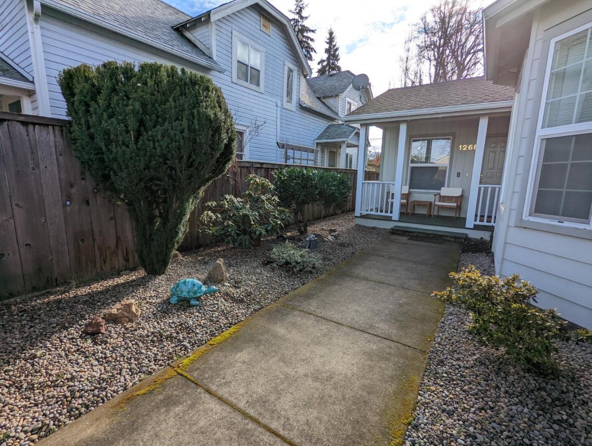 Contemporary 2-Bedroom Close To Downtown, Dining Eugene Luaran gambar